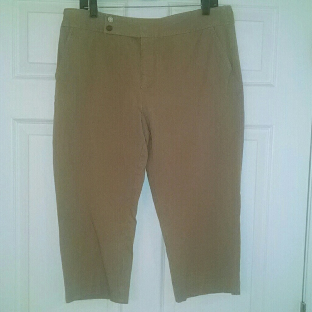 Chaps khaki capri pants size 16